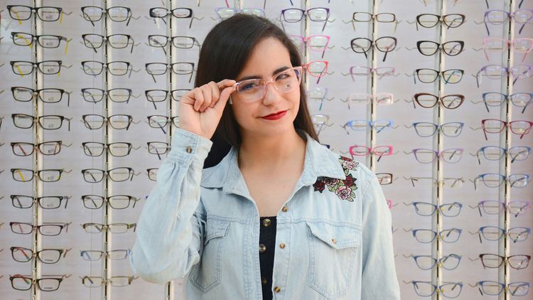 Eyewear Shopping Guide: How to Buy the Perfect Pair of Glasses Online