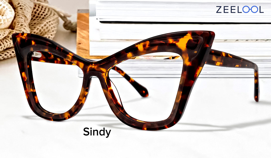 Fashionable Glasses for the Modern Office Lady
