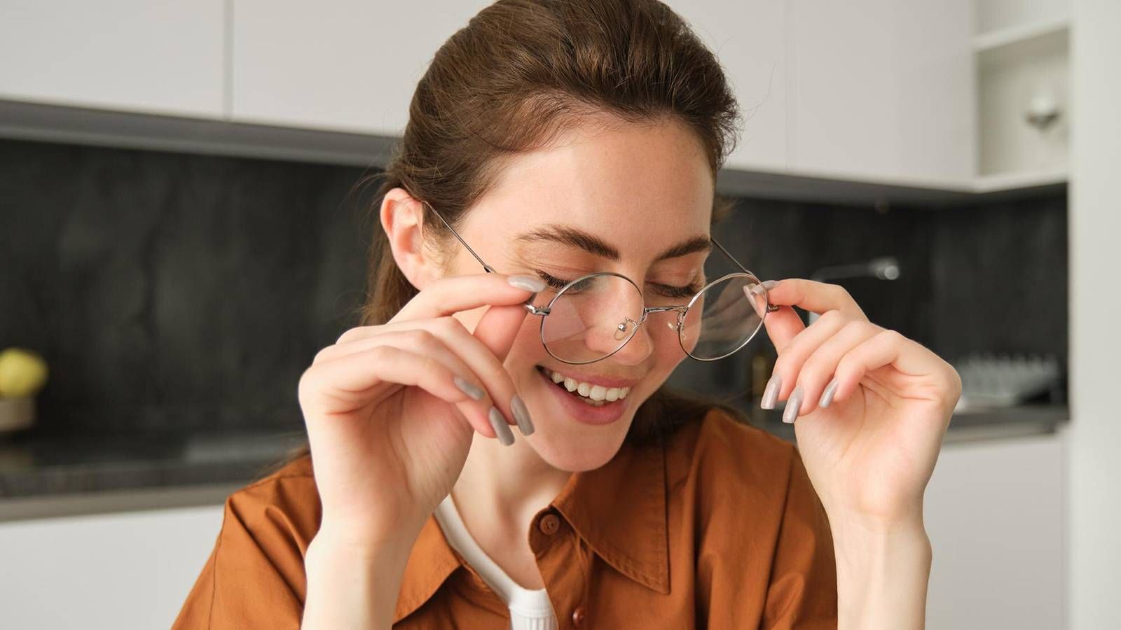 What Habits Prevent or Delay Wearing Glasses?