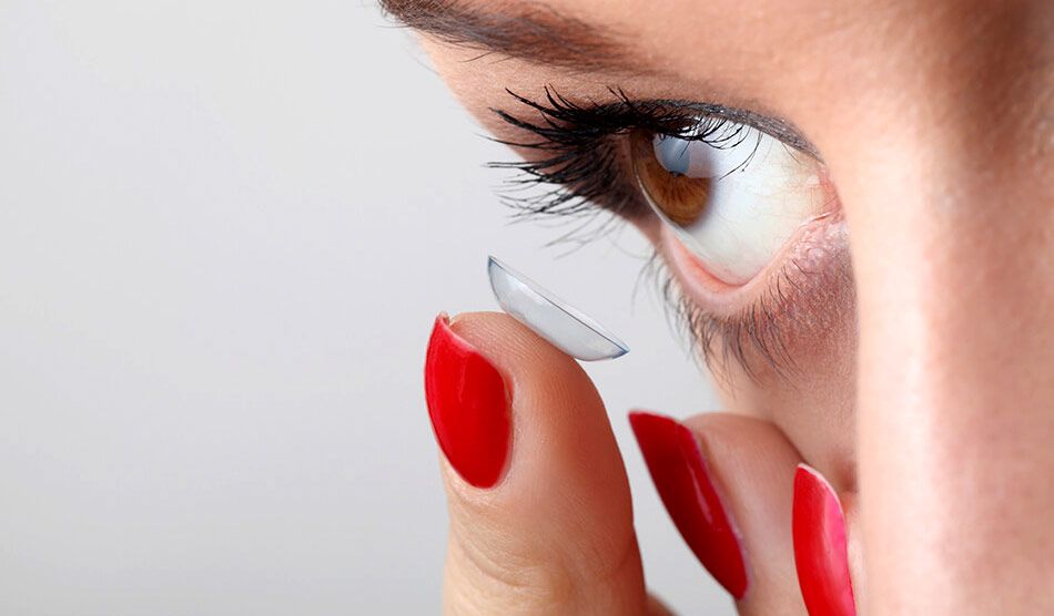 Which is Better: Frame Glasses or Contact Lenses?