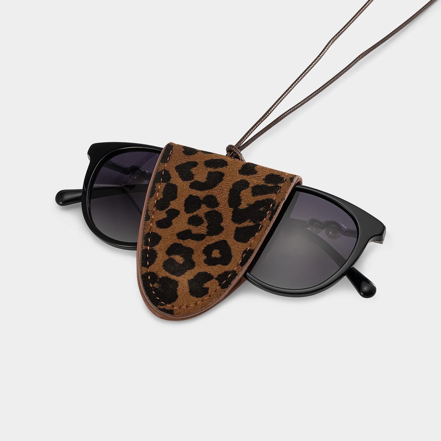 Magnetic Sunglasses Strap Eyeglass Cord in Leopard Pattern2