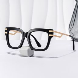 Lidia Square Black Glasses0