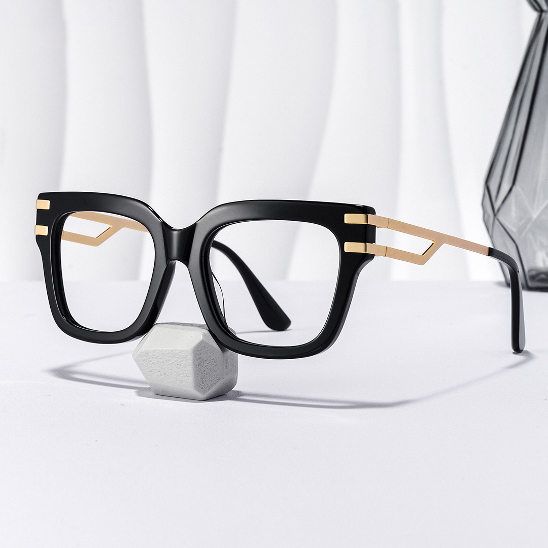 Lidia Square Black Glasses0