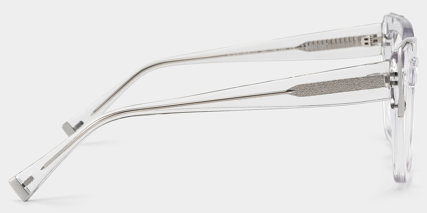 A clear, oversized frame that's playful and chic.4