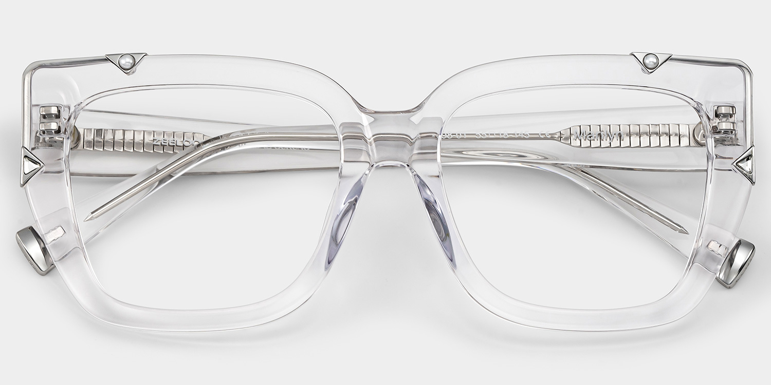 A clear, oversized frame that's playful and chic.2