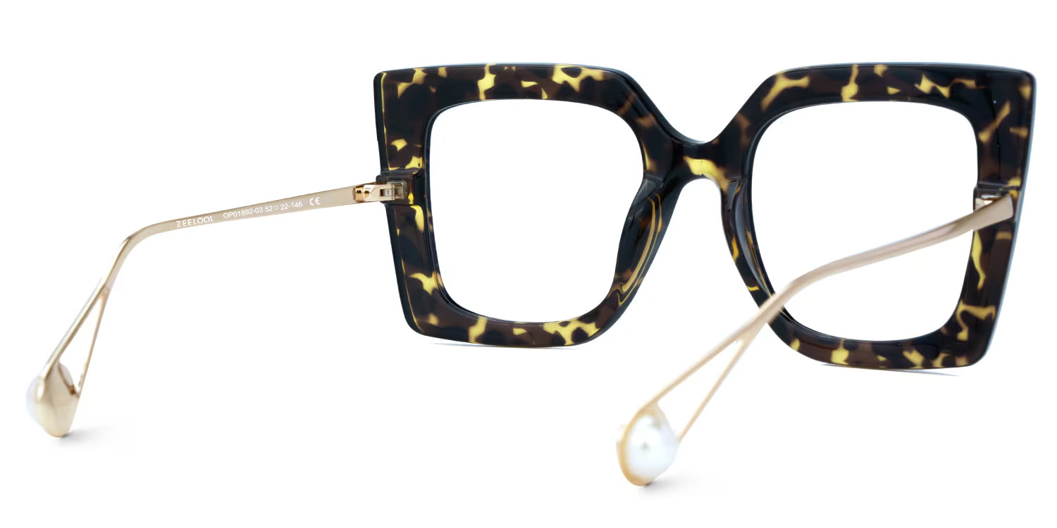Qatar Butterfly Tortoise-Gold Glasses with Wide Frames3