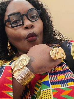 When I saw this ...I instantly fell in love. I wanted a pair of glasse0