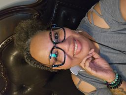 Honey, I love the way this color pops on me!!!2