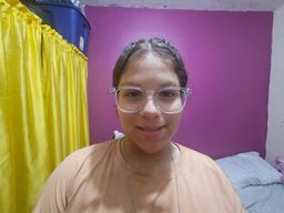 mi nna queso enamorada de sus espejuelos y ve muy bien0