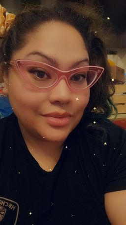 They're cute.  The frame is very straight across the bridge of the nos0