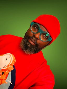 Definitely a creative’s frame: artsy and vibrant!0