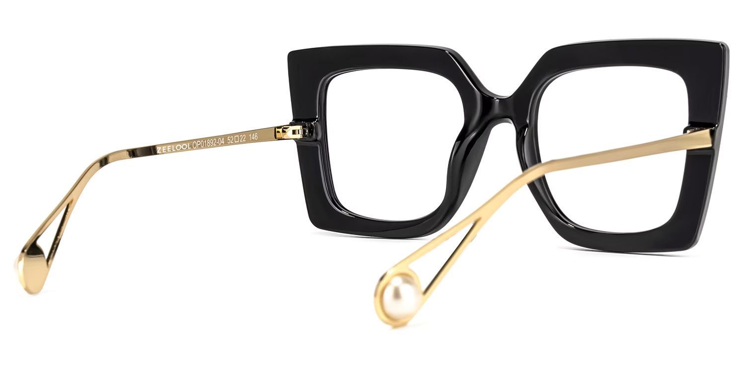 Qatar Square Black Eyeglasses and Wide Frames4