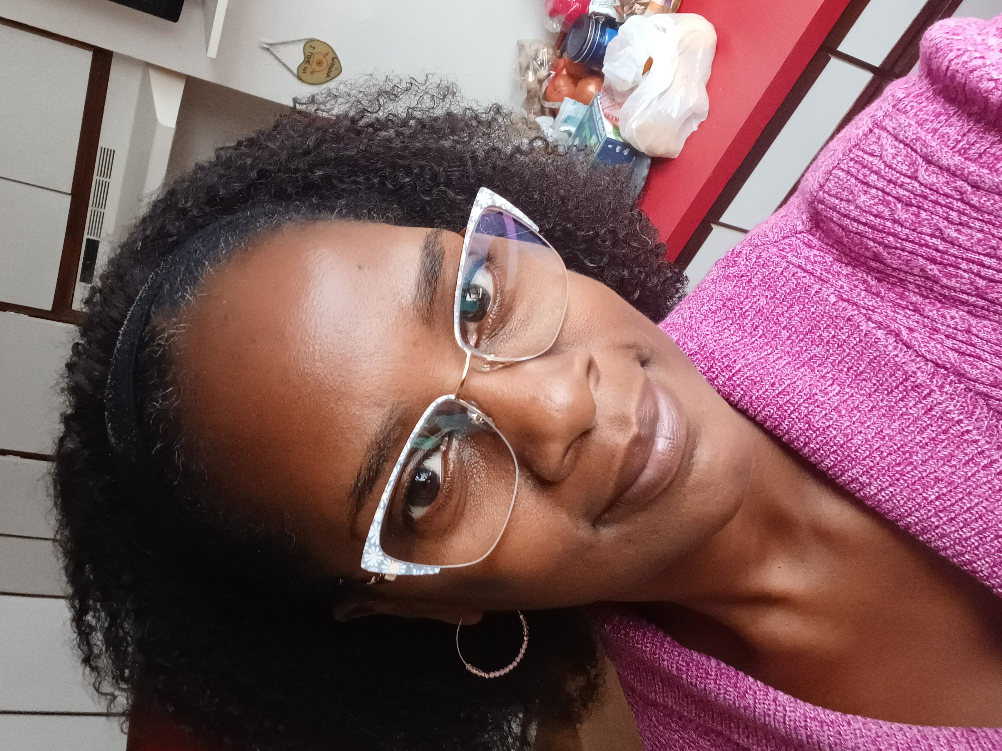 I love these glasses sooooo much!!! They are my new favorite pair. The0