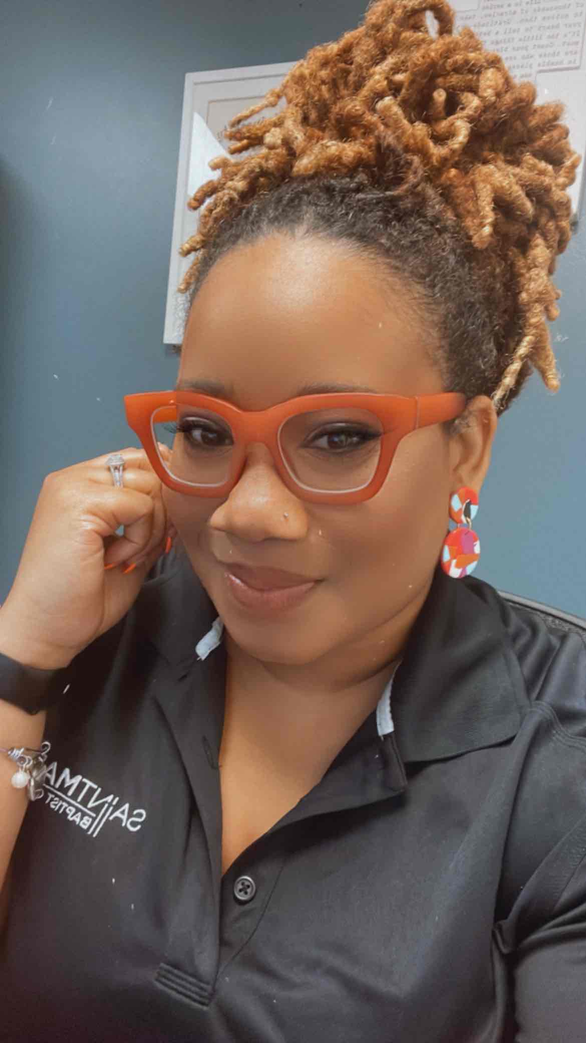 Love these orange frames! 1