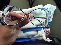 absolutely stunning glasses, fit my face very well!!1