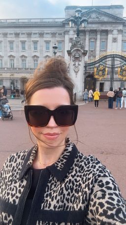 Perfect fit for a nice oversized sunglasses! My favorites!0
