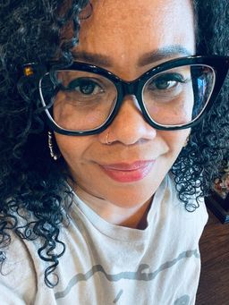 these frames are so cute on me 😍 they are the perfect 👌🏾 fit for my2