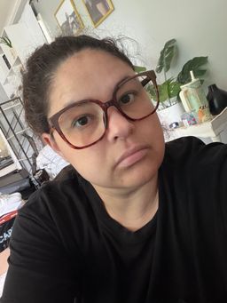 I never get a design type of eyeglass. it’s always plain colors. So fo0