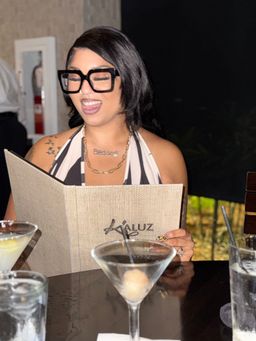 perfect baddie glasses! perfect block shaped glasses! my favorite glas3