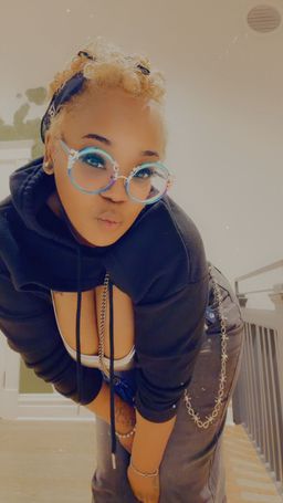 The quality of these glasses is simply amazing. They’re gorgeous on. P0