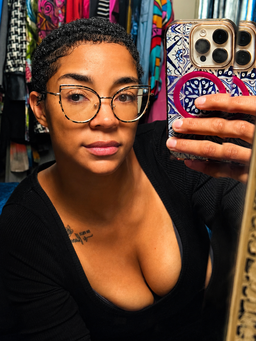 very easy unique pair of glasses. I always get compliments when I wear0