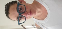 I am so happy with these frames! Simple but bold. The color is gorgeou0