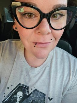 These are super cute frames! They aren't too thick and just the right 0
