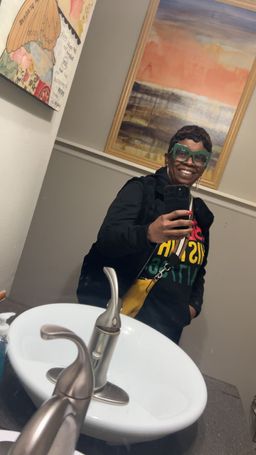 I love these frames. I get so many compliments and green is one my fav0