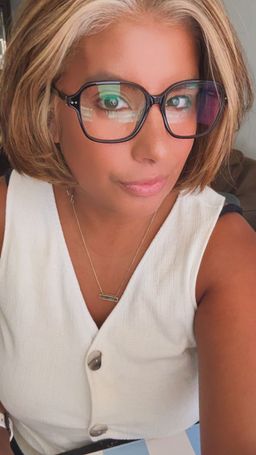 These brown glasses bring the perfect casual-chic vibe—they make me wa0