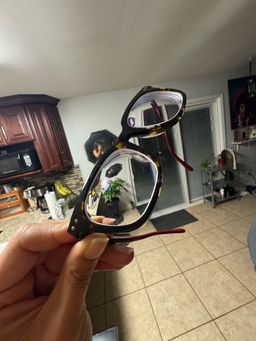 Quality : amazing
Prescription : ens is thin out to fit frame perfectl1