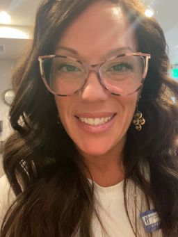 I love these frames! Ithey are lightweight & the perfect size! they fe3