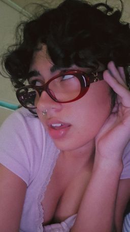 These glasses are stylish, cute and comfortable0