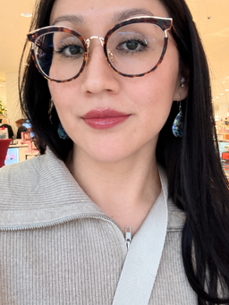Such a beautiful pair of glasses and the quality is amazing! One of th0